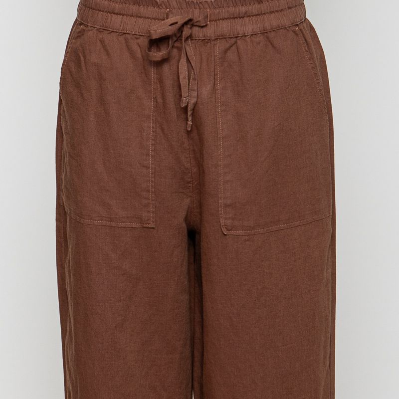 Tyra umbra Brown
