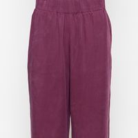 Hose relaxed merlot red