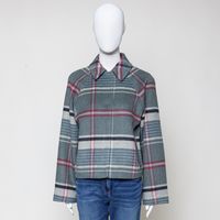 karierte Kurzjacke