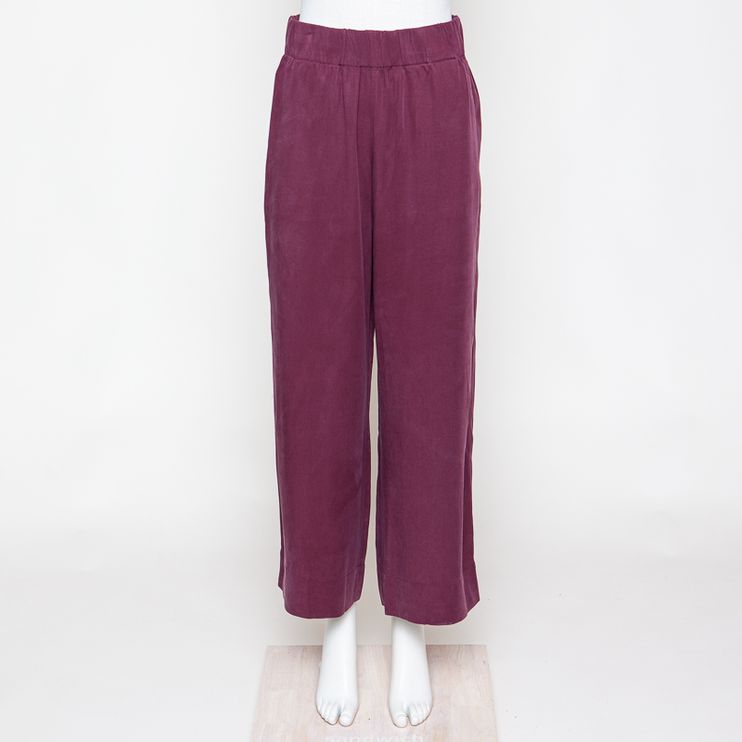 Hose relaxed merlot red