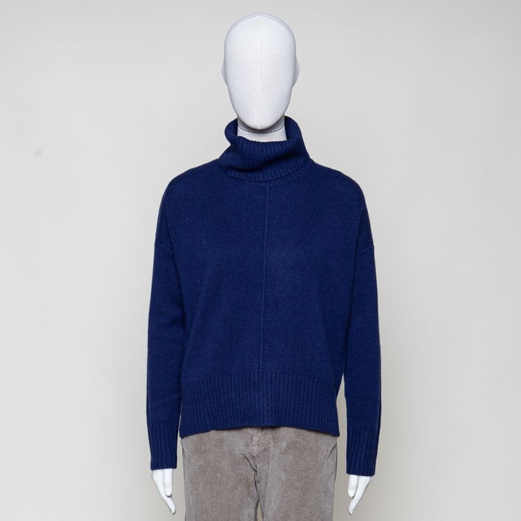 Candace Rolli navy