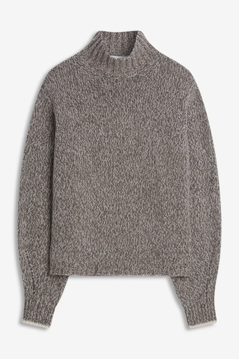 Grauer, gestrickter Rollkragenpullover mit engem Muster und langen Ärmeln.