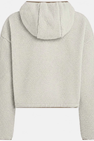 Hellbeiger, flauschiger Hoodie mit Kapuze, Rückansicht.