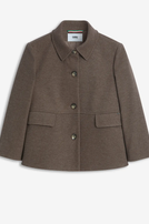 Beige Wolljacke mit Revers, zwei Knopfleisten und zwei seitlichen Taschen.