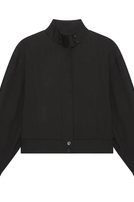 Schwarze oversized Jacke mit hohem Kragen und zwei Knopfleisten.