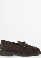 Dunkelbraune Suedeschuhe mit Schleife und flachem Absatz.