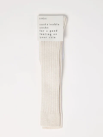 Weiße nachhaltige Socken mit Etikett „Lanius – gut für Haut und Umwelt“.