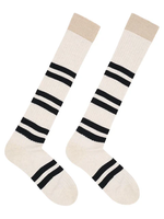 Beige Socken mit drei schwarzen Streifen, hochgeschlossen.